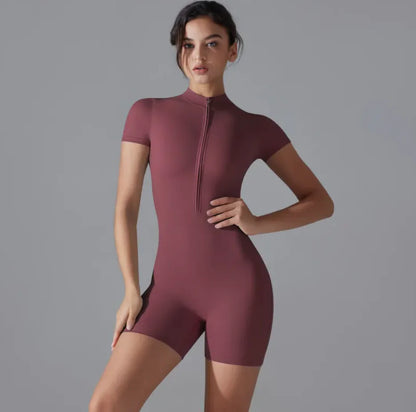 Kurzärmliger Sport-Overall mit Reißverschluss