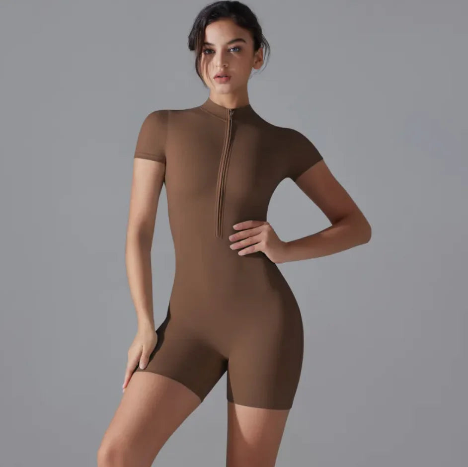 Kurzärmliger Sport-Overall mit Reißverschluss